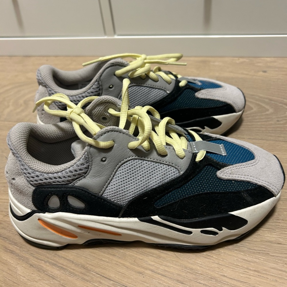 adidas Yeezy Boost 700